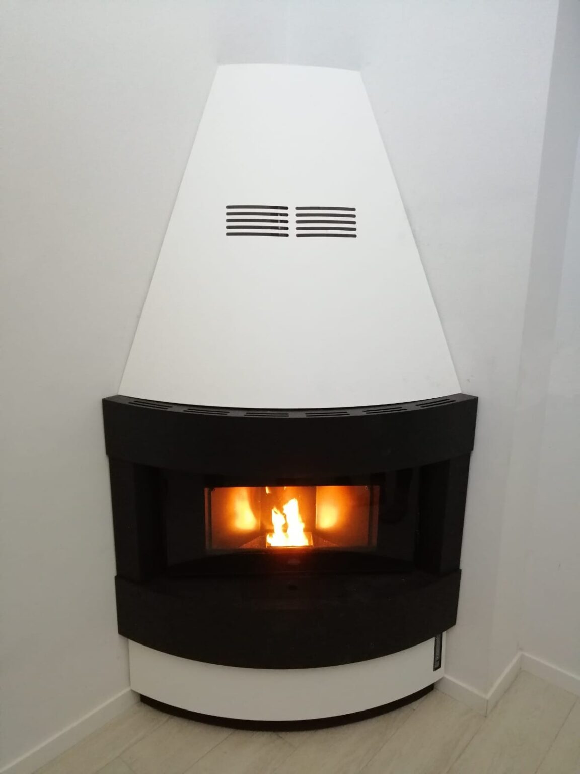 Venta de chimeneas metálicas y de obra en Pozuelo de Alarcón